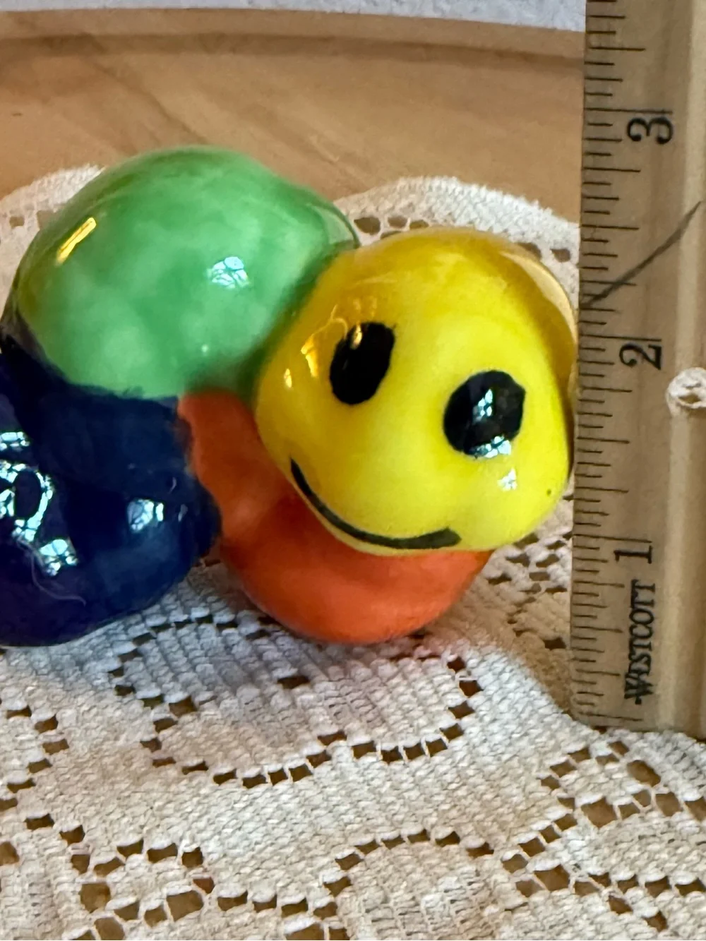 Vintage Small Colorful Ceramic Pottery Trinket Shelf Garden Inch Worm